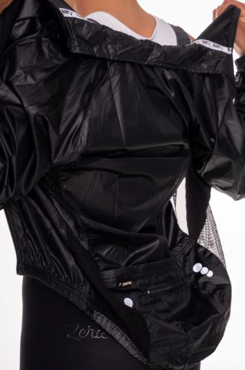 Chaqueta Negra Rompevientos Dama